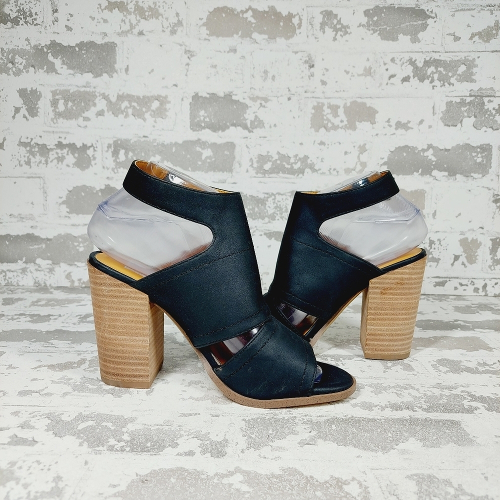 NEW DV Dolce Vita Brista Black Leather Slip Buckle Ankle Strap Sandals E801 - Picture 3 of 12